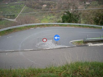 La Fondo Valle Olivo ancora chiusa al traffico.JPG